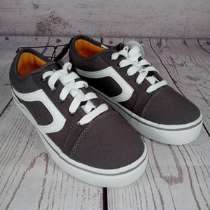 NWT Wonder Nation boy's lace up sneakers